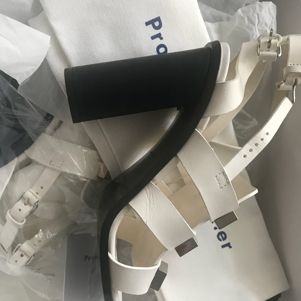Size 39 - Picture 2 of 4